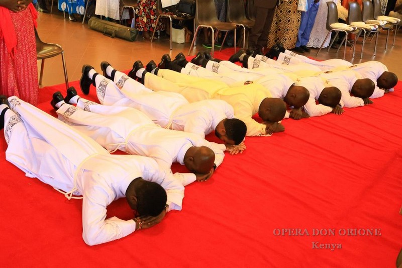 Kenya - L'ordinazione diaconale di Justus Nyabuga  -  31280