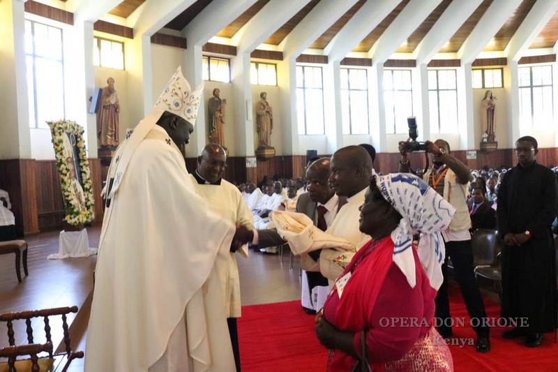 Kenya - L'ordinazione diaconale di Justus Nyabuga  -  31281