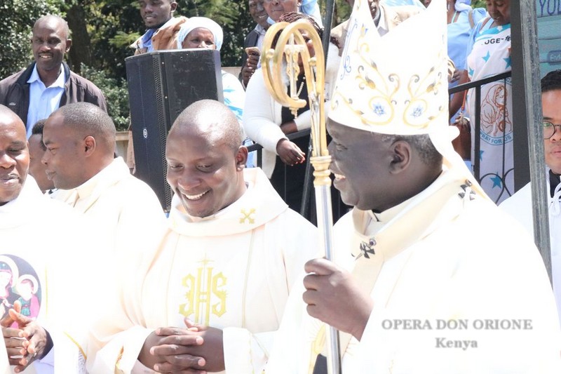 Kenya - L'ordinazione diaconale di Justus Nyabuga  -  31282