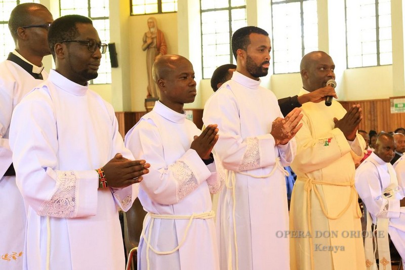 Kenya - L'ordinazione diaconale di Justus Nyabuga  -  31283