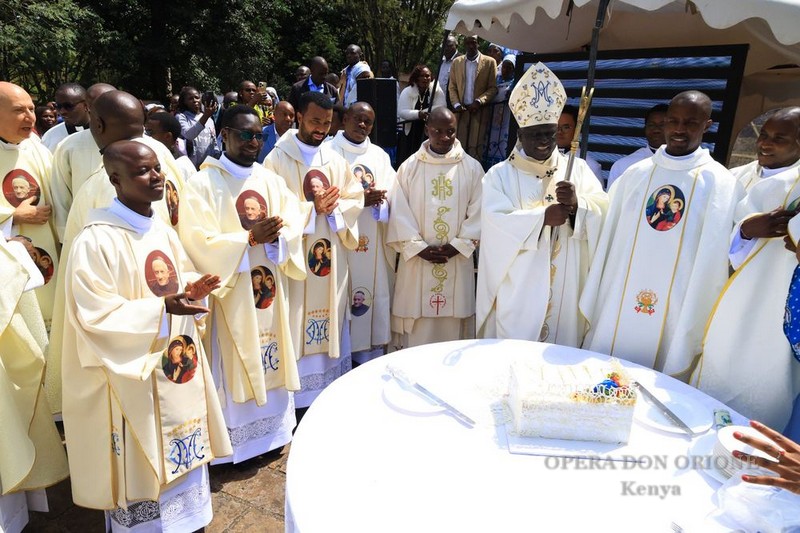Kenya - L'ordinazione diaconale di Justus Nyabuga  -  31285