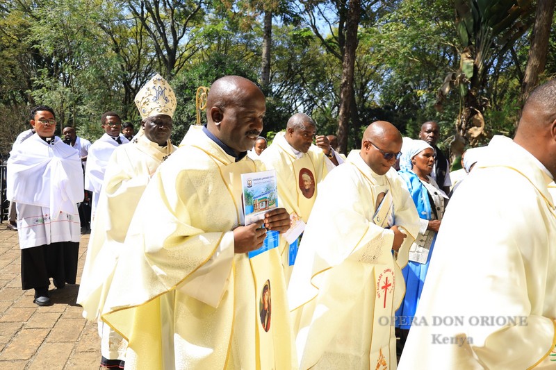 Kenya - L'ordinazione diaconale di Justus Nyabuga  -  31289